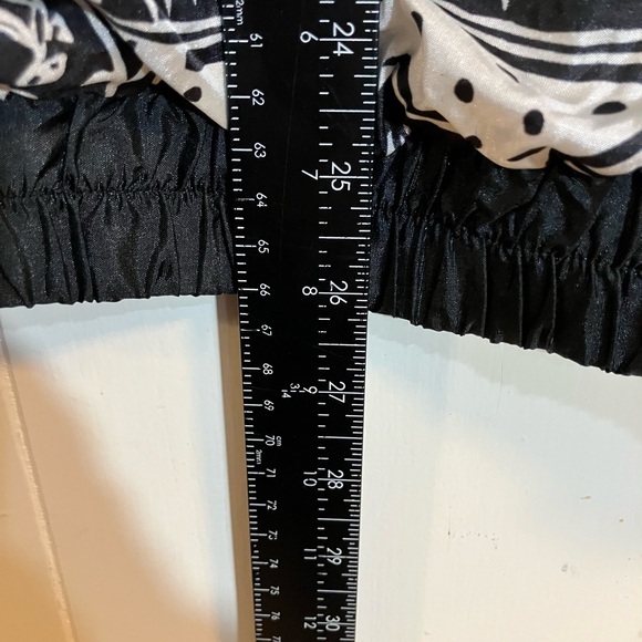 Vintage Black and White Men's Windbreaker - Picture 4 of 5